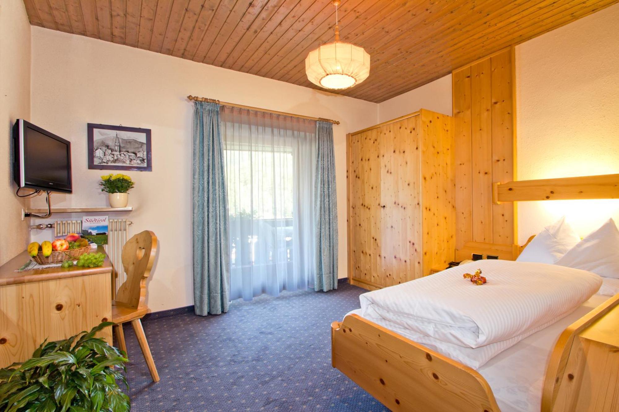 Hotel B&B Gasthof Zur Linde Рио-ди-Пустериа Номер фото