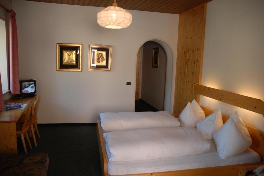 Hotel B&B Gasthof Zur Linde Рио-ди-Пустериа Номер фото